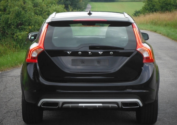 Volvo V60 Cross Country cena 73000 przebieg: 183000, rok produkcji 2017 z Dąbrowa Tarnowska małe 596